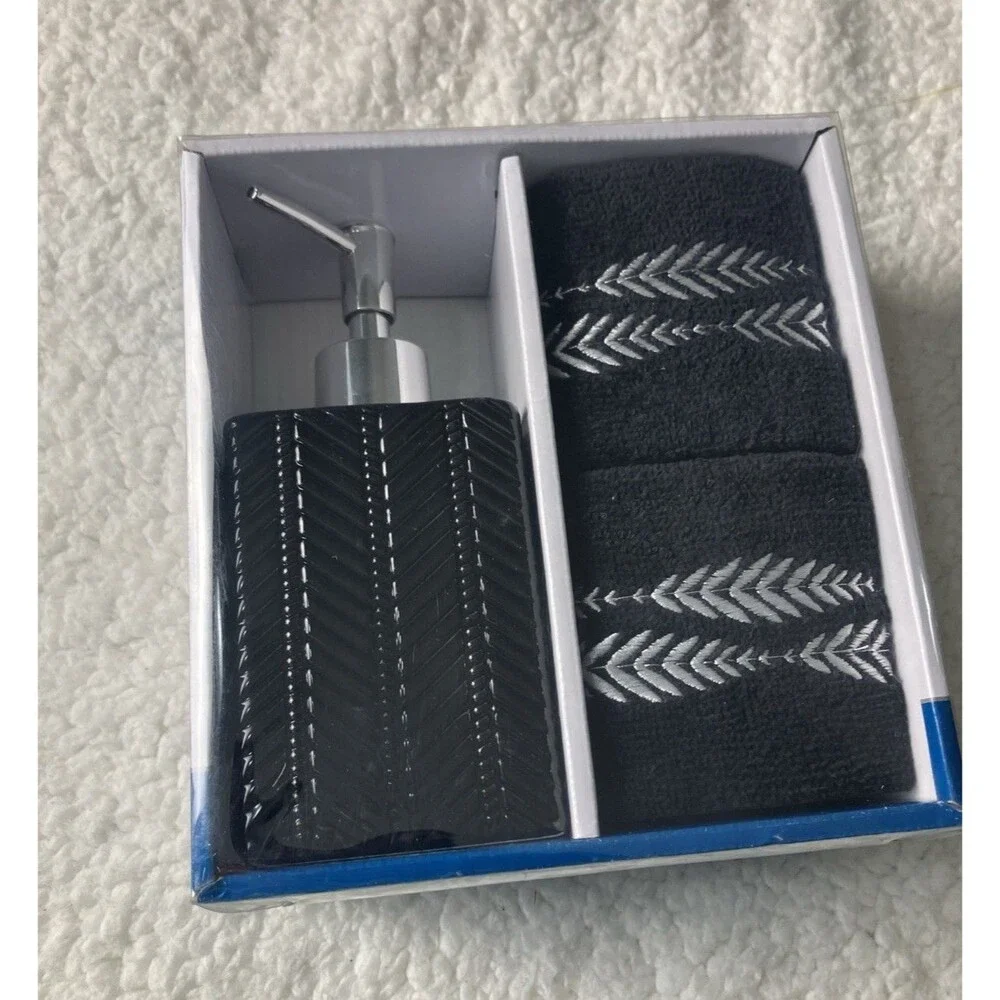 Modern Black Lotion Pump & Finger Towels Set – Stylish Bathroom Upgrade